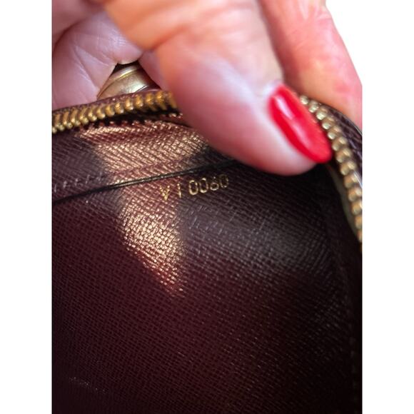 Louis Vuitton Purple Taiga Pochette Baikal Clutch - Picture 10 of 11